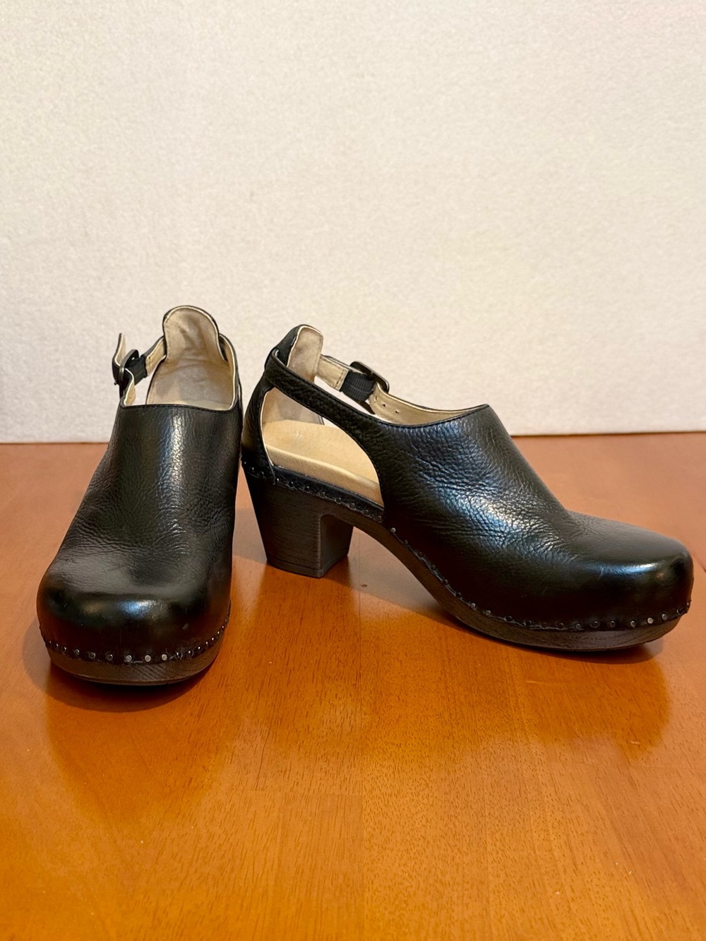 Dansko Sassy Stacked Heel Buckle Strap Clog sz 40 / 10